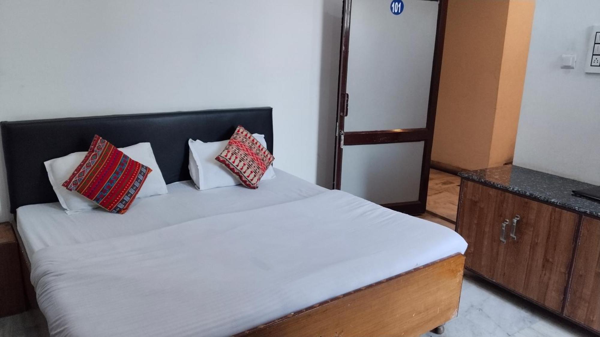 Fabhotel Grover Kangra Buitenkant foto